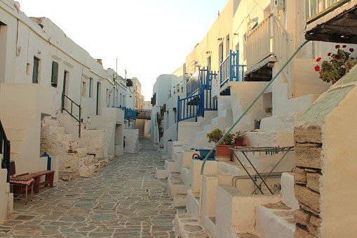 Folegandros is an island and municipality that belongs to the Cyclades, a Greek archipelago located in the Aegean Sea. In 1200 the capital Chora was built as a fortified city to protect the inhabitants from pirates. Since the outer houses were built together and had no outward-facing windows, the houses formed the city wall. The village is only accessible through 2 gates.