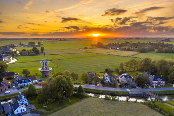 Groningen is the capital of the Dutch province of Groningen.  It is the largest city in the northern Netherlands. A number of well-known attractions include the Grote Markt, the Gold Office, the Prinsentuin, the Main Station and of course the Inner City with the shopping street.